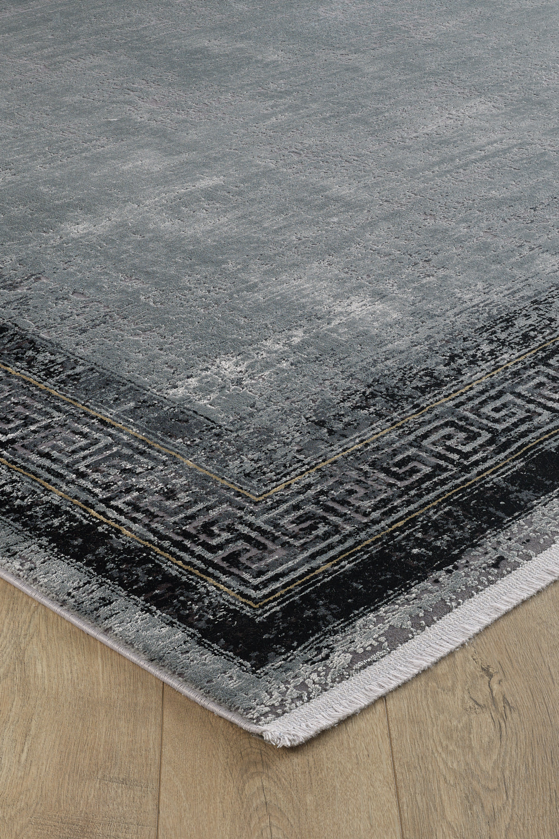 Dark Majesty Premium Rug - M235I