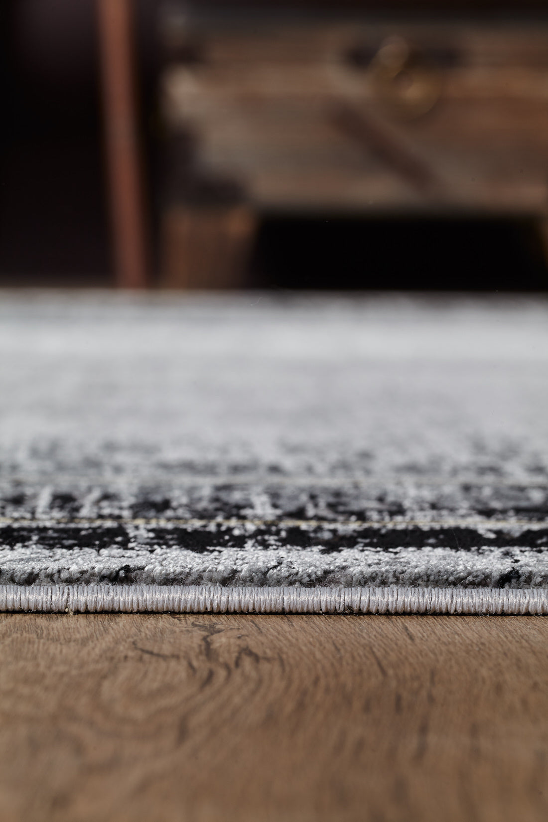 Dark Majesty Premium Rug - M235I