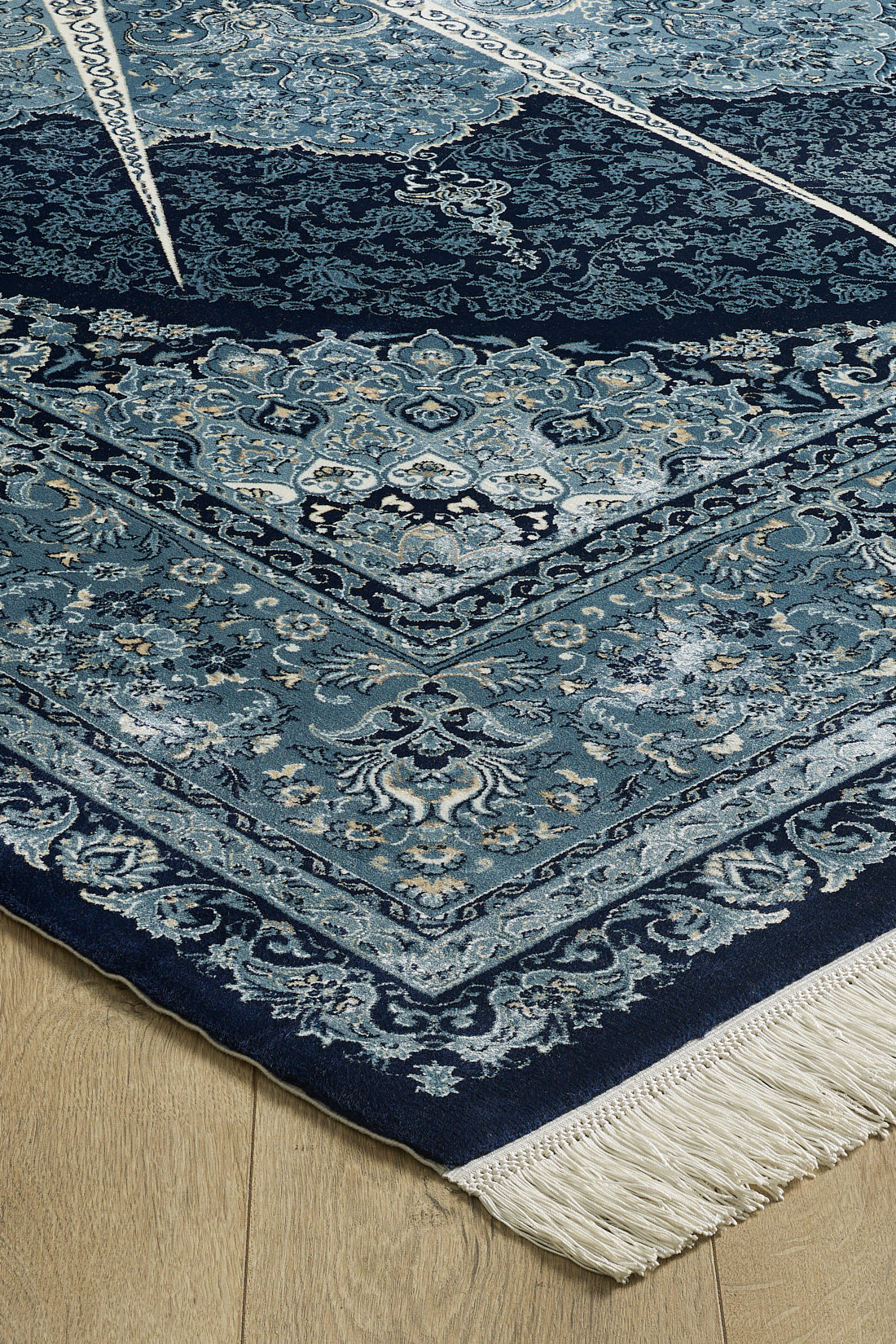 Grandeur of the Sultans Medaillonteppich aus Seide – Marineblau – 1239I 