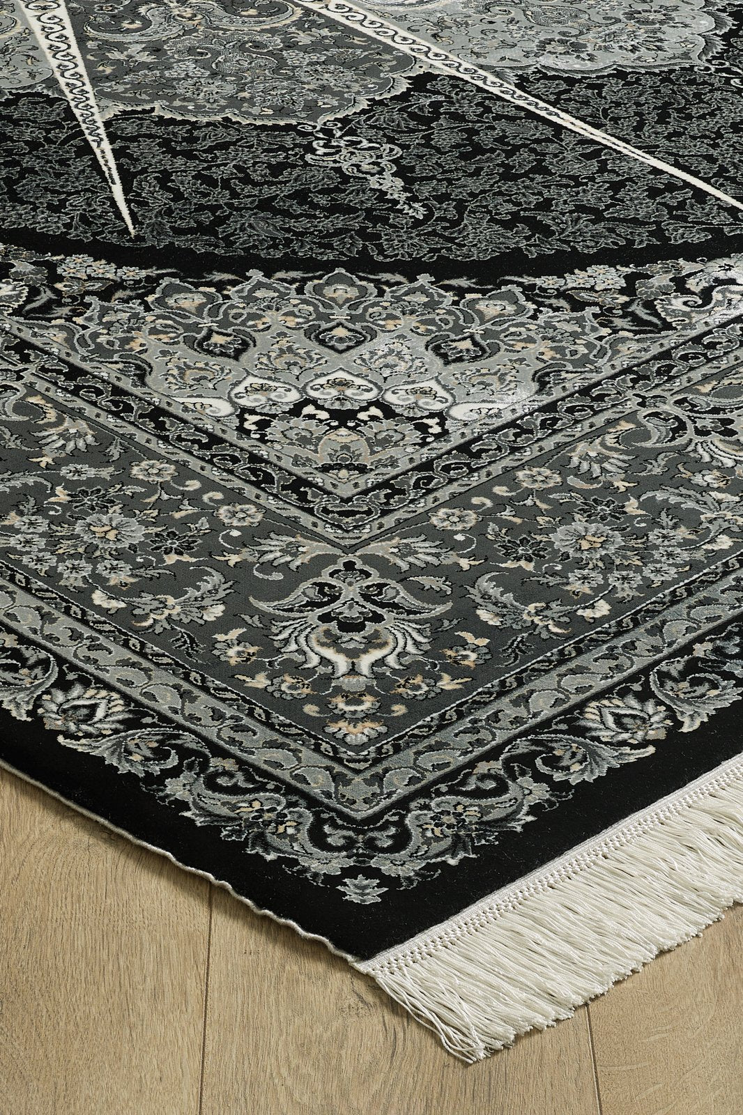 Grandeur of the Sultans Medaillonteppich aus Seide – Obsidian – 1239J