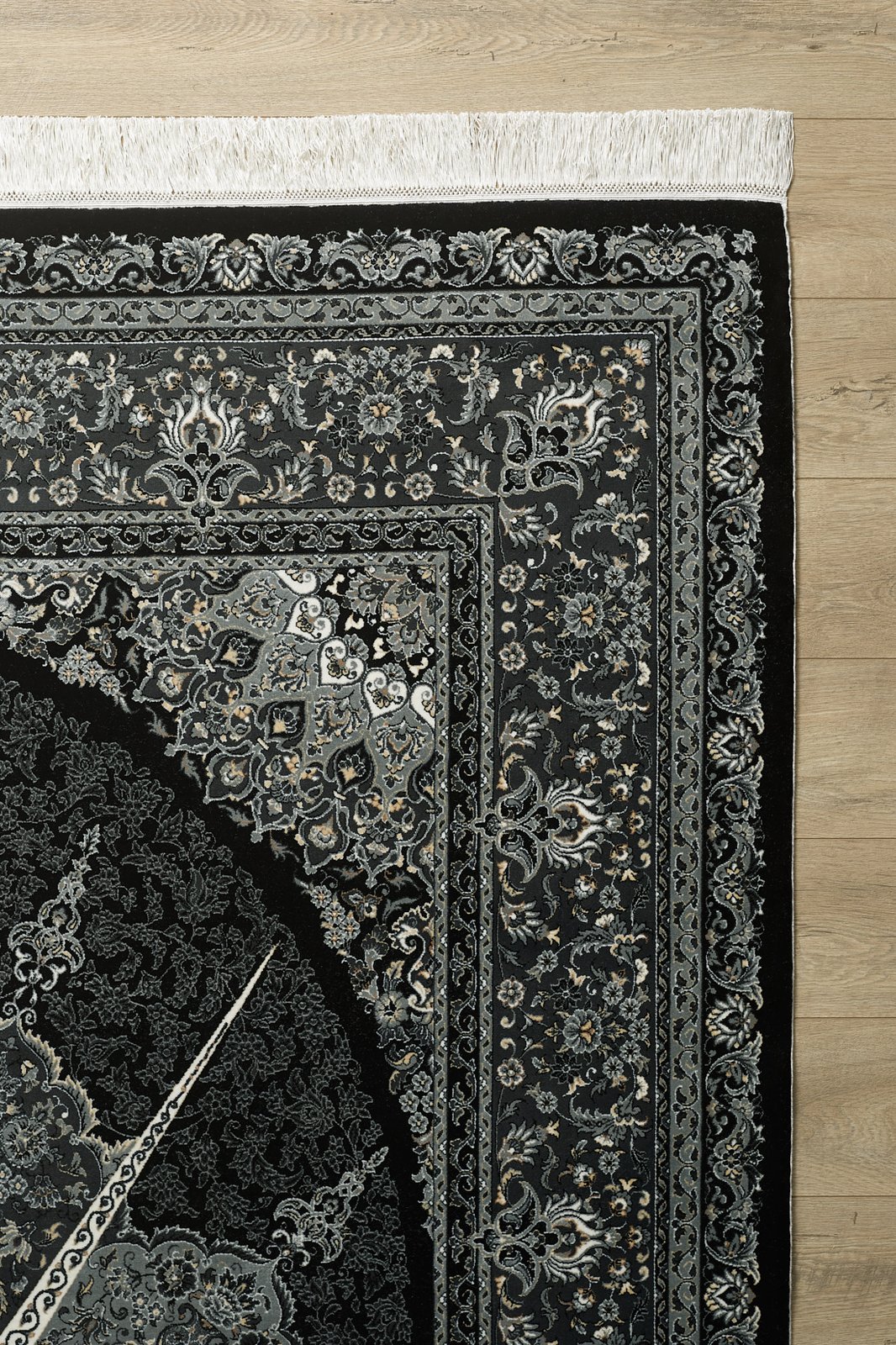 Grandeur of the Sultans Medaillonteppich aus Seide – Obsidian – 1239J